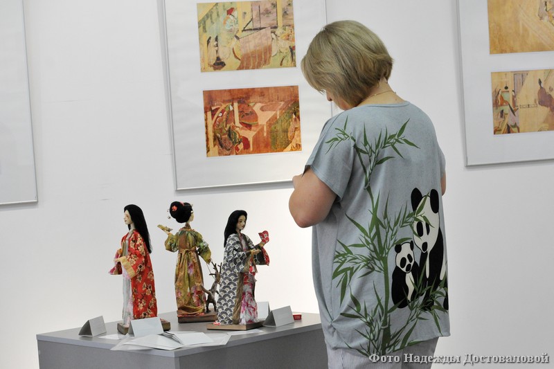 В Кургане открылась выставка авторской японской куклы