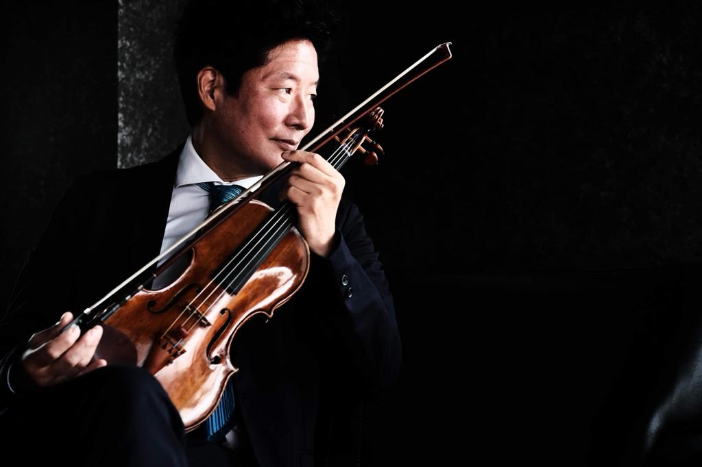 Выступает знаменитый скрипач-виртуоз из Японии Кодзи Моришита