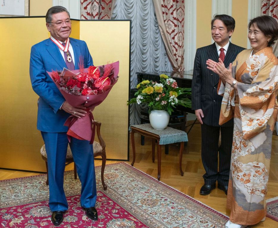 Орден Восходящего Солнца вручен Фаттаху Шодиеву за укрепление культурных связей между Россией и Японией
