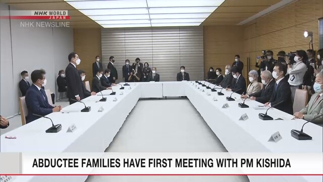 Премьер-министр Японии встретился с родственниками похищенных японцев