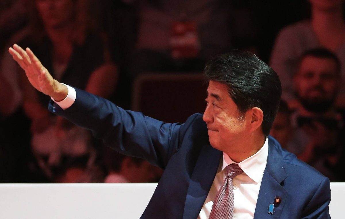 Экс-премьер Японии предложил обсудить вопрос о размещении ядерного оружия в стране