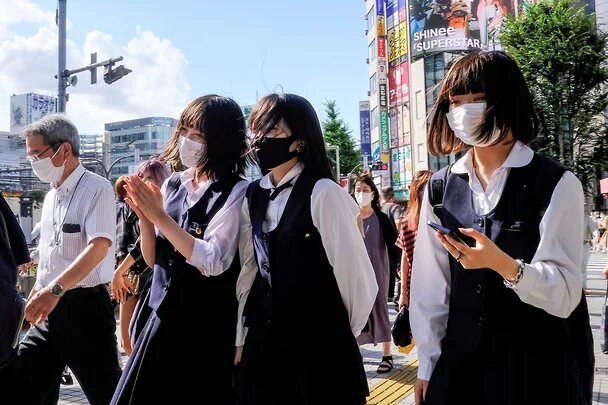 В школах Токио отменяют нормы для нижнего белья и стрижек учащихся