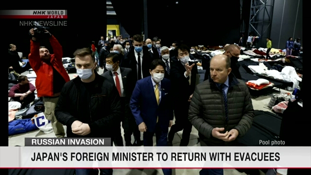 Министр иностранных дел Японии вернется из Польши с эвакуированными украинцами