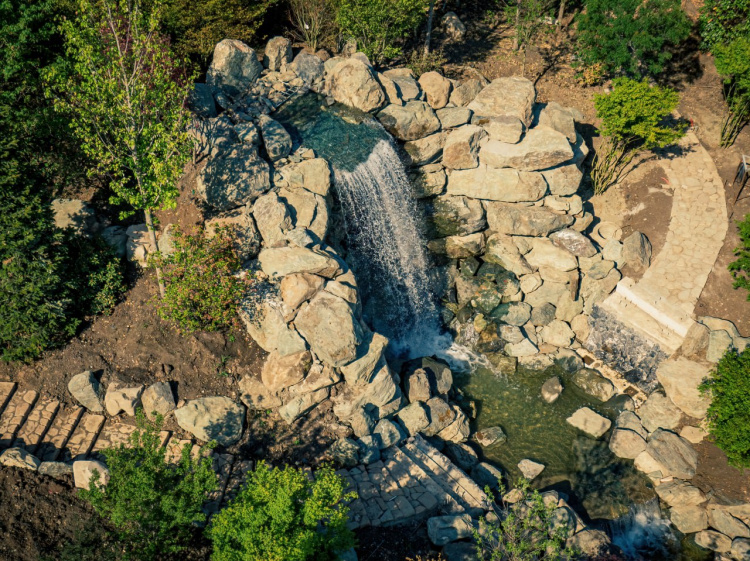 Уголок Японии: в парке «Краснодар» запустили водопад у озера Кагамиике