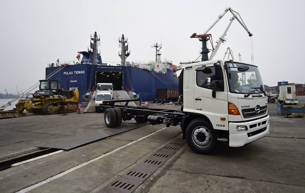 Япония запретит экспорт в РФ грузовых автомобилей, самосвалов, бульдозеров