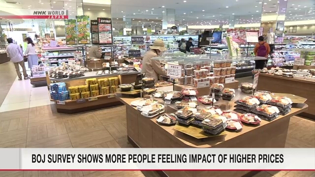 По данным опроса Банка Японии, все больше людей ощущают влияние растущих цен