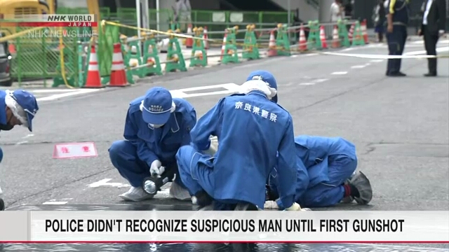 Работники полиции, охранявшие Абэ Синдзо, не обратили внимания на подозрительного мужчину, прежде чем он сделал первый выстрел