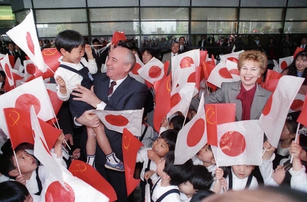 Премьер Японии подчеркнул большой вклад Горбачева в движение ядерного разоружения