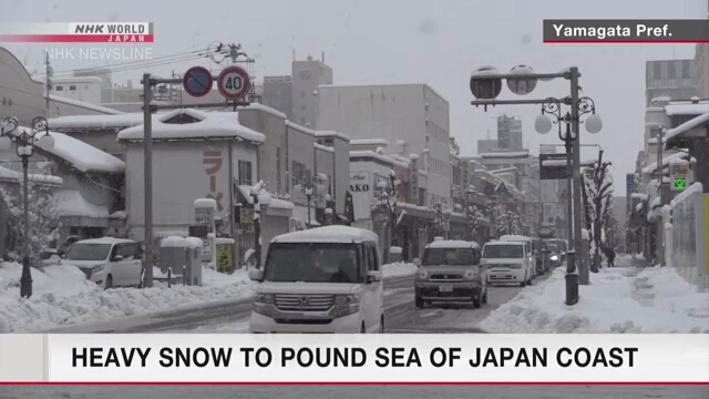 Сильные снегопады обрушились на побережье Японского моря