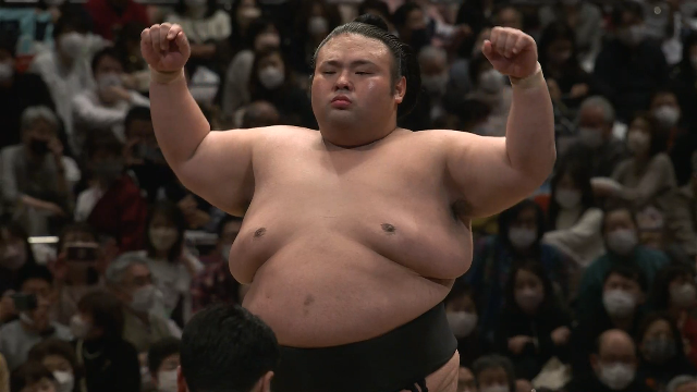 В Токио открылся Большой новогодний турнир сумо