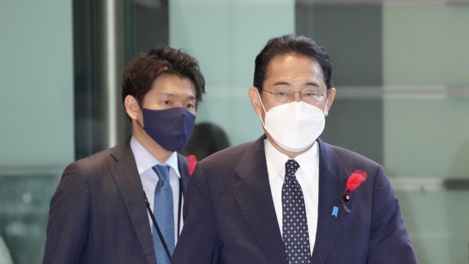 Старший сын премьер-министра Японии уходит с поста его секретаря