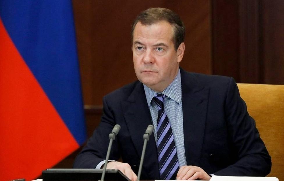 Медведев заявил, что премьер Японии предал память жертв Хиросимы и Нагасаки