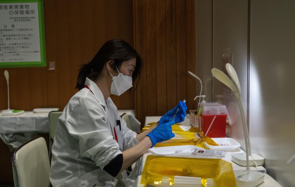 В Японии впервые подтвердили смерть, напрямую связанную с вакцинацией от ковида