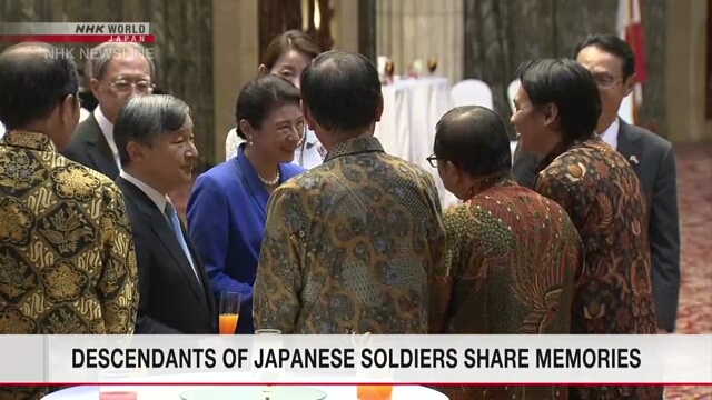 Император и императрица Японии встретились с группой индонезийцев в рамках своего визита в Индонезию