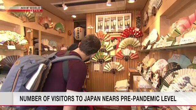 Число приезжающих в Японию иностранцев приближается к уровню до пандемии