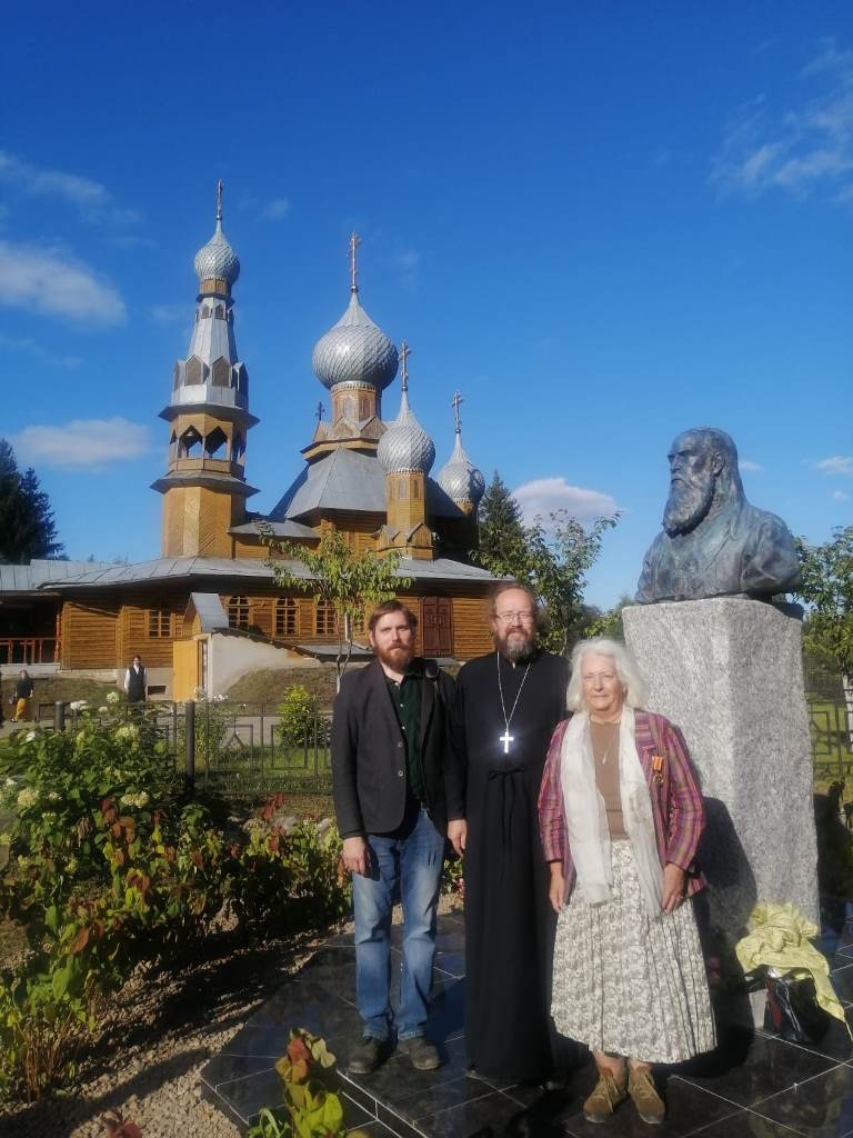 Памятник святителю Николаю Японскому в Тверской области