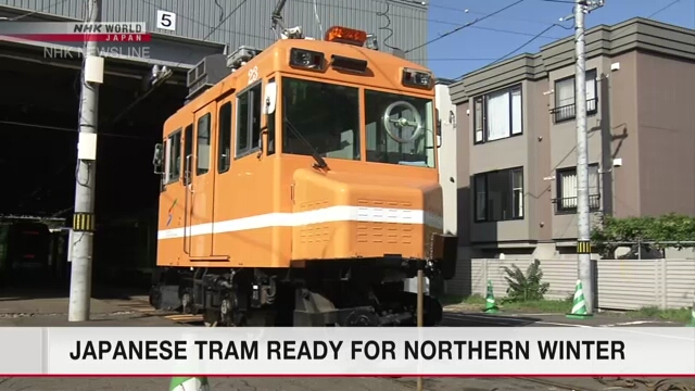 На севере Японии к приходу зимы подготовили снегоуборочный трамвай