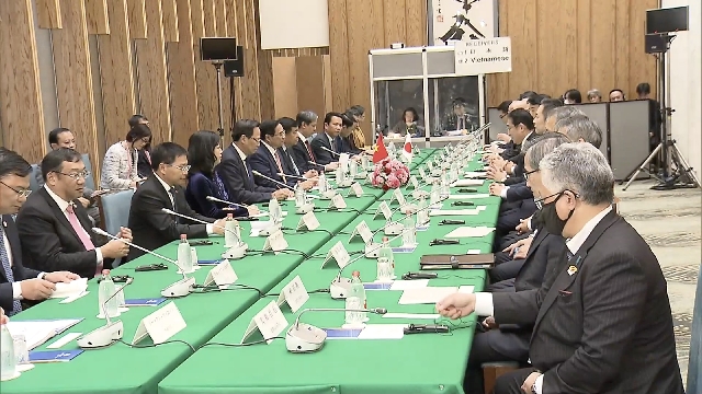 Премьер-министр Японии лично встретился с лидерами АСЕАН перед саммитом