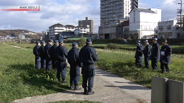 Спецотряд полиции осмотрел территорию в префектуре Иватэ перед отстрелом медведей