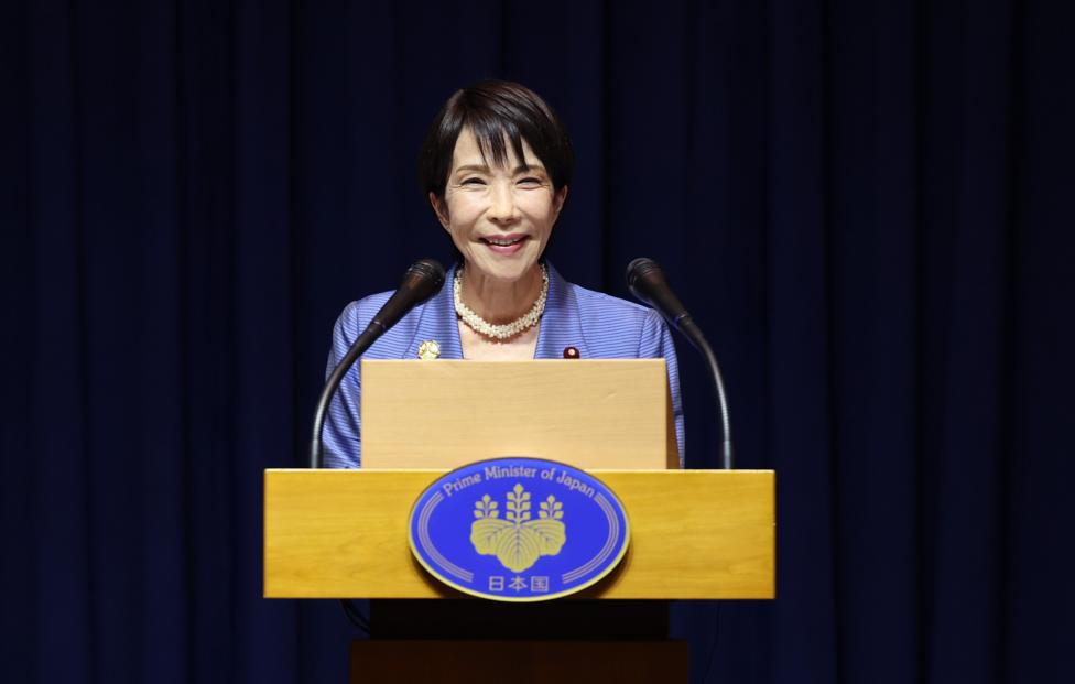 Новый премьер Японии провела первый телефонный разговор с Зеленским