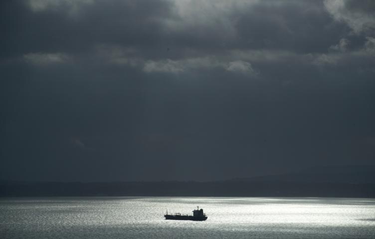 Генконсульство: дрейфующее у Японии судно с 15 россиянами взяли на буксир