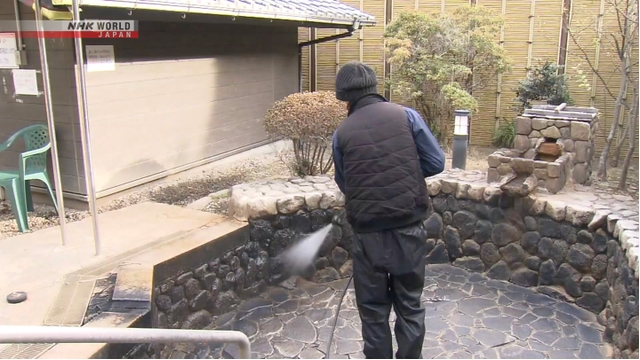 В спа-салонах и на замковом мосту проходит ежегодная предновогодняя уборка