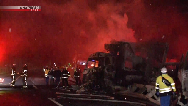 Возобновлено движение на закрытой части скоростной автомагистрали Канъэцу после массового ДТП