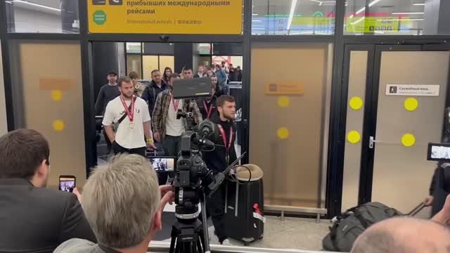 Российские дзюдоисты вернулись в Москву с турнира Большого шлема в ОАЭ