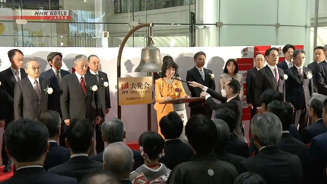 Первый в новом году торговый день Токийской фондовой биржи открылся традиционной молитвой о процветании и ростом котировок акций