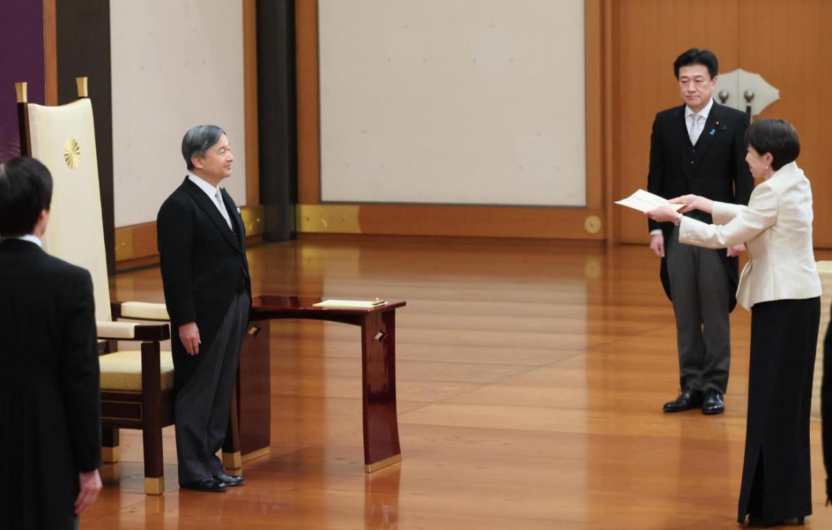 Император Японии утвердил состав правительства во главе с Санаэ Такаити