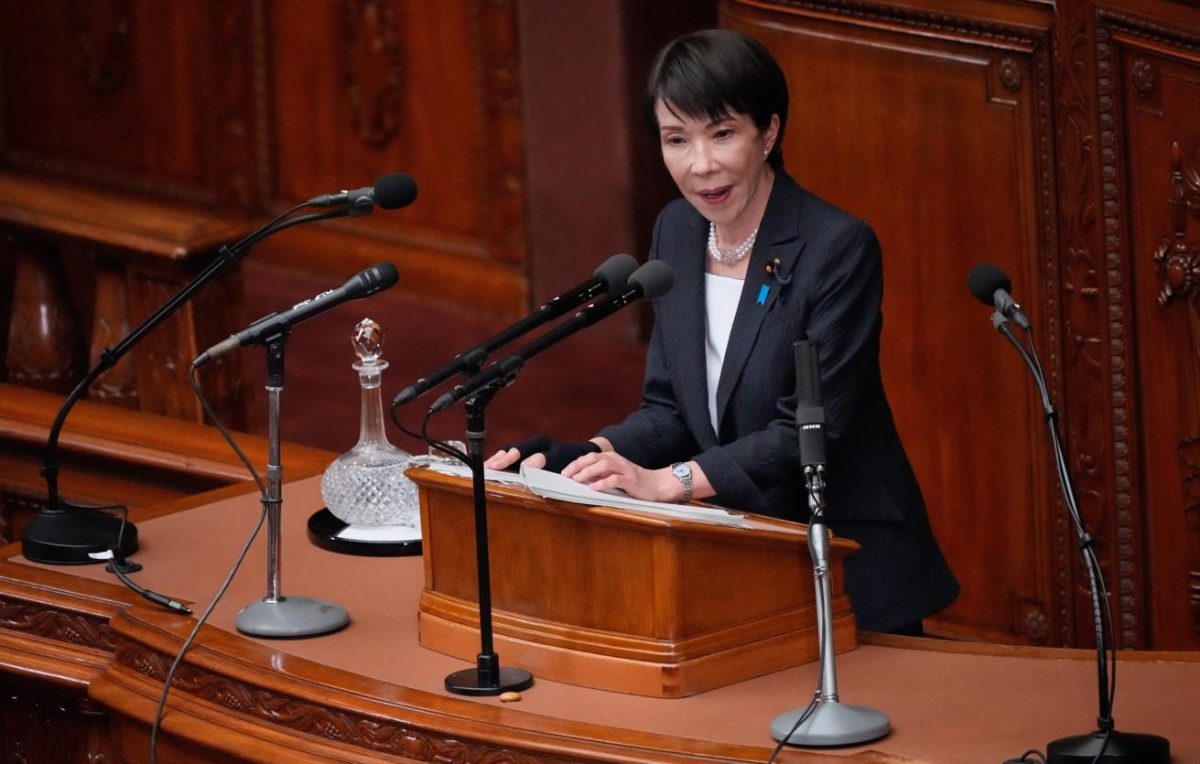 Премьер Японии заявила о желании заключить мирный договор с Россией