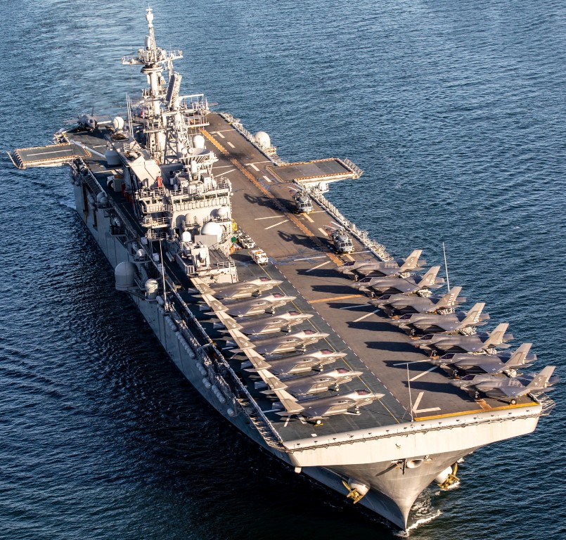 СМИ: находящийся в Японии десантный корабль США отбыл на Ближний Восток