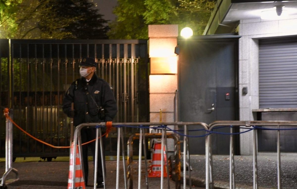 Проникший в посольство КНР японский офицер хотел совершить самоубийство