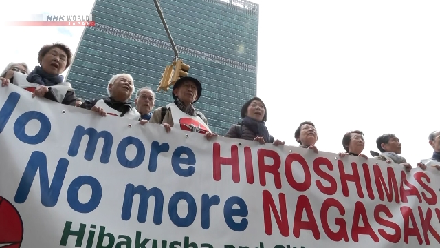 Пережившие атомную бомбардировку японцы провели демонстрацию в Нью-Йорке