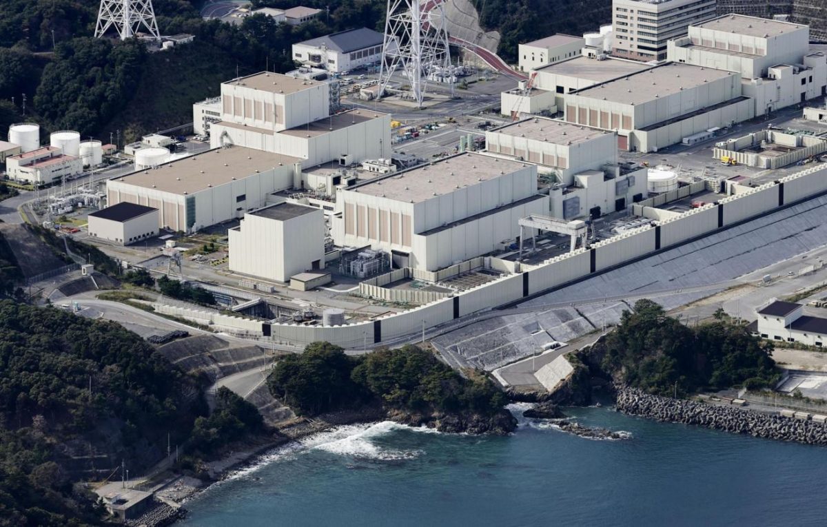 В Японии приостановили реактор АЭС после выброса пара с радиоактивными частицами