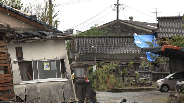 Более тысячи человек по-прежнему находятся в убежищах три месяца спустя после землетрясения в префектуре Кумамото